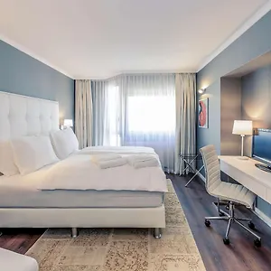 4* מלון Mercure Raphael