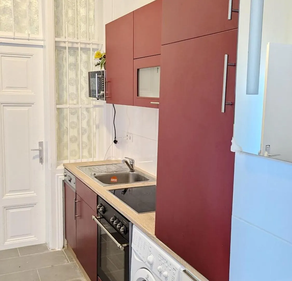 Homestay Comfortable Rooms In Lugner City Area Vienna