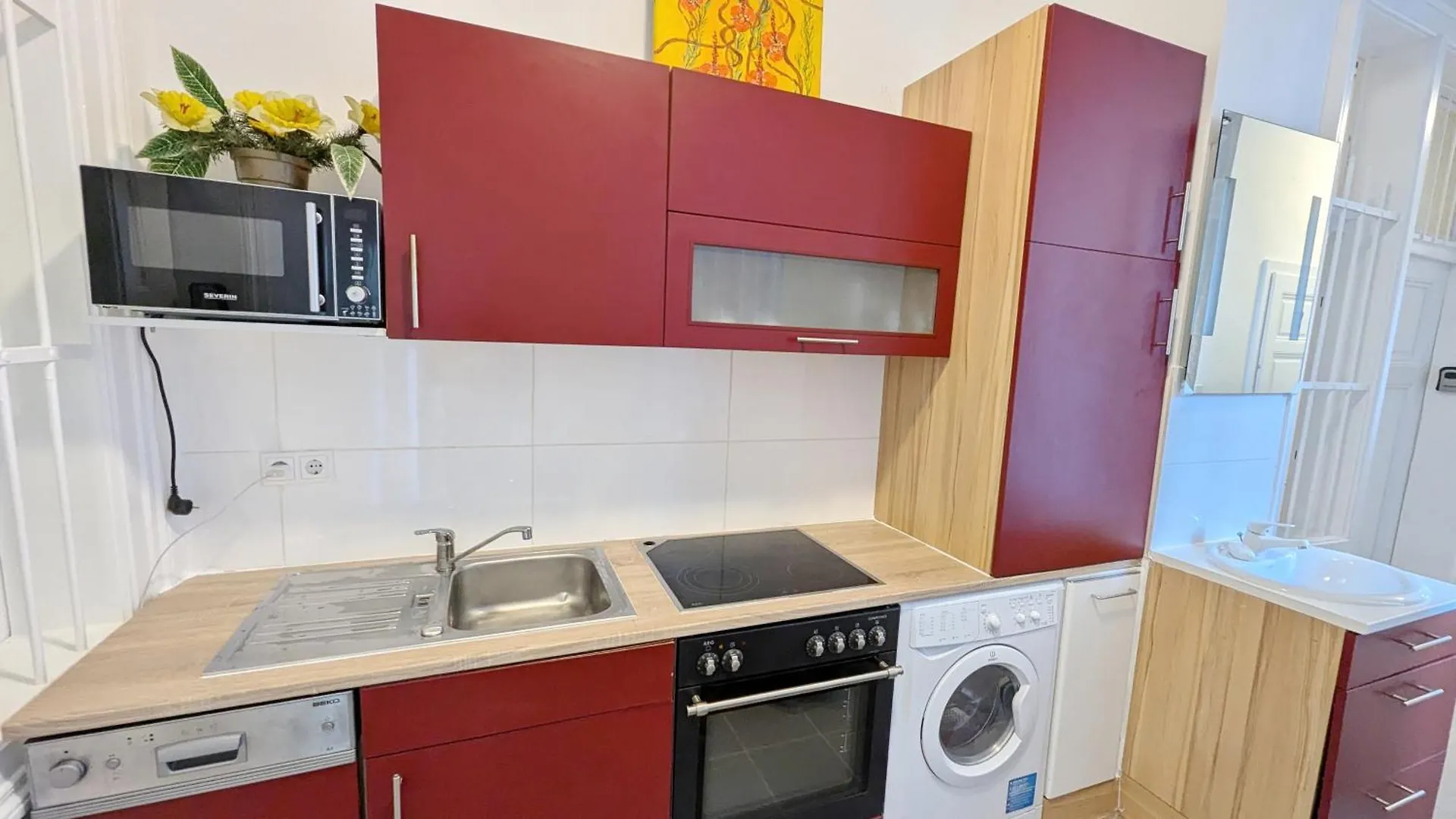 Comfortable Rooms In Lugner City Area Vienna 0*,  Austria
